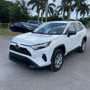 2025 Toyota RAV4 LE 照片 1
