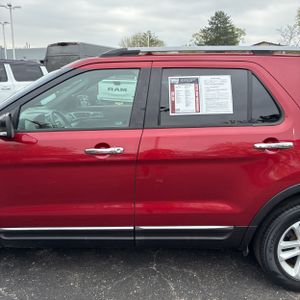 FORD EXPLORER XLT - 4