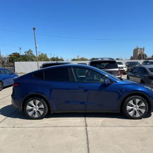 TESLA MODEL Y LONG RANGE - 10