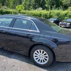 صورة 6 لـ 2013 Chrysler 300 MOTOWN