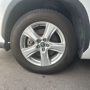 2023 Toyota HIGHLANDER LE — миниатюра 17