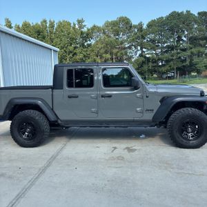 صورة 10 لـ 2023 JEEP GLADIATOR SPORT