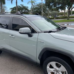 صورة 13 لـ 2021 Toyota RAV4 HYBRID XLE