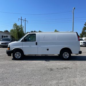 CHEVROLET EXPRESS 2500 - 3