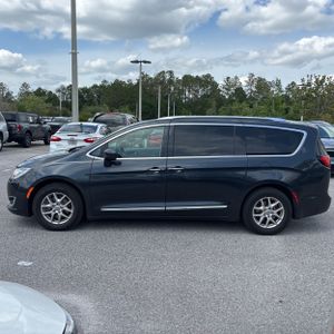 CHRYSLER PACIFICA TOURING L - 3