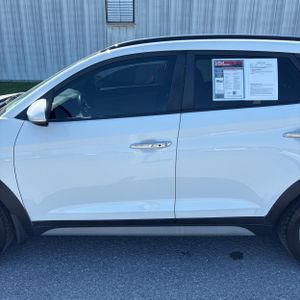 HYUNDAI TUCSON LIMITED - 4