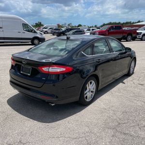 FORD FUSION SE - 8