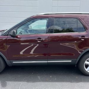 FORD EXPLORER XLT - 4