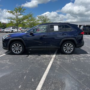 2021 Toyota RAV4 XLE PREMIUM photo 3