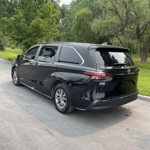 صورة 5 لـ 2021 Toyota SIENNA XLE 8-PASSENGER