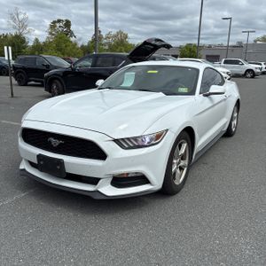 FORD MUSTANG V6 - 1