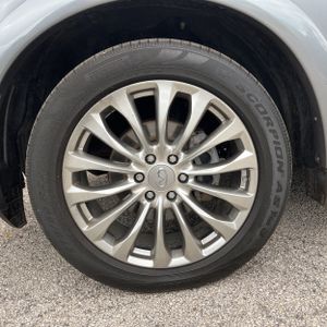 2017 Infiniti QX80 — миниатюра 17