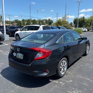 صورة 8 لـ 2017 Honda CIVIC LX