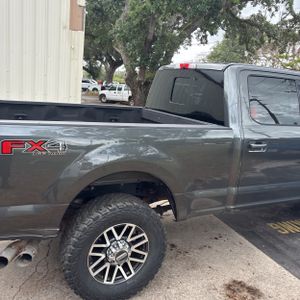 FORD F-350 SUPER DUTY LARIAT - 9