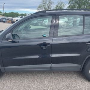 VOLKSWAGEN TIGUAN 2.0T S - 4