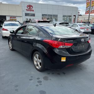 HYUNDAI ELANTRA GLS - 5