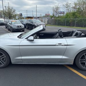 FORD MUSTANG ECOBOOST PREMIUM - 4