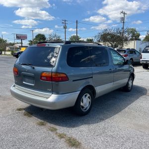 2000 Toyota SIENNA XLE photo 8