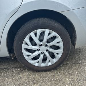 2018 Toyota COROLLA LE thumbnail 18