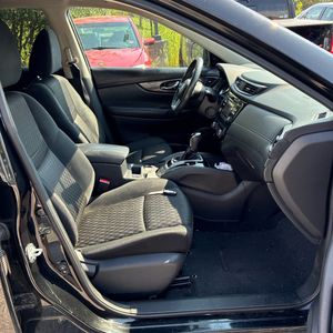 2017 Nissan ROGUE SV — фото 31
