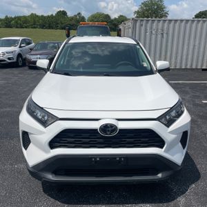 2021 Toyota RAV4 LE — миниатюра 13
