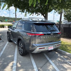 2025 Nissan PATHFINDER PLATINUM — фото 5