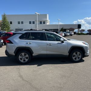2024 Toyota RAV4 XLE 照片 10