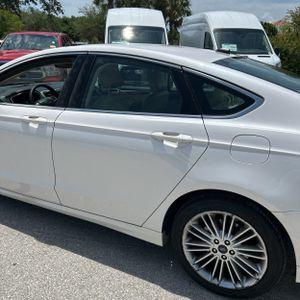 FORD FUSION SE - 6
