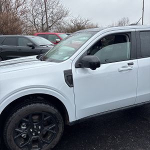 FORD MAVERICK LARIAT - 2