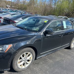 VOLKSWAGEN PASSAT 1.8T S - 2