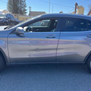 MERCEDES-BENZ GLA - 4