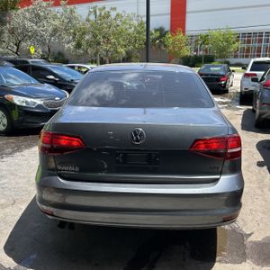 VOLKSWAGEN JETTA 1.4T S - 7