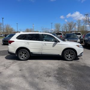 MITSUBISHI OUTLANDER ES - 9