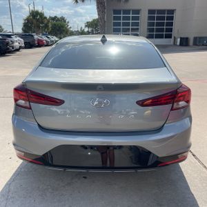 صورة 7 لـ 2019 Hyundai ELANTRA SEL