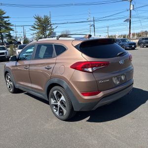 HYUNDAI TUCSON LIMITED - 5