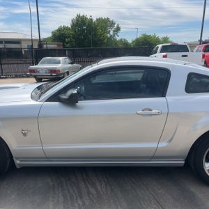 FORD MUSTANG GT DELUXE - 4