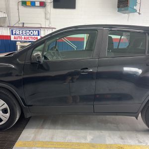 CHEVROLET TRAX LS - 4