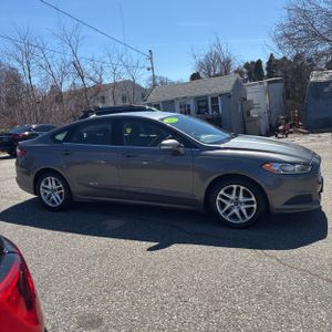 FORD FUSION SE - 10