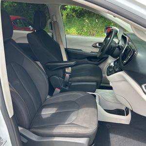 2022 Chrysler VOYAGER LX 缩略图 32