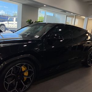 2023 Lamborghini URUS BASE — фото 2