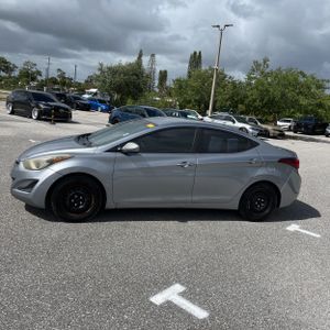 HYUNDAI ELANTRA SE - 3