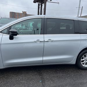 CHRYSLER PACIFICA TOURING L - 4