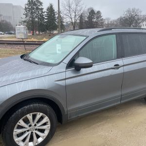 VOLKSWAGEN TIGUAN S - 2