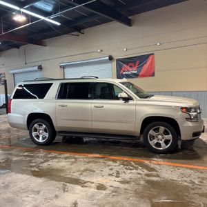 CHEVROLET SUBURBAN LS - 10