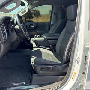 صورة 32 لـ 2020 Chevrolet SILVERADO 1500 RST