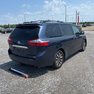 TOYOTA SIENNA - 8