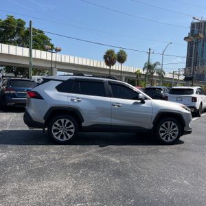 صورة 10 لـ 2024 Toyota RAV4 XLE PREMIUM