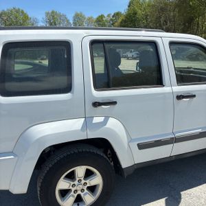 JEEP LIBERTY SPORT - 9