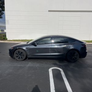 TESLA MODEL 3 BASE - 3