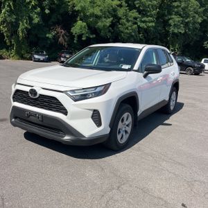 صورة 1 لـ 2023 Toyota RAV4 LE